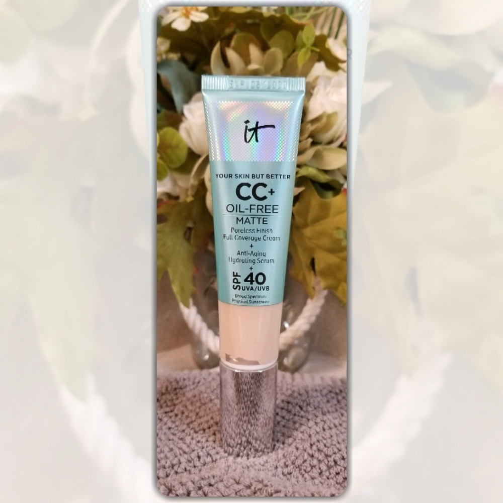 It cosmetics Your Skin but better Matte - Light